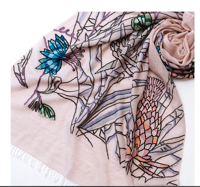 Embroidered Scarf & Shawl
and Handmade Cashmere Pashmina