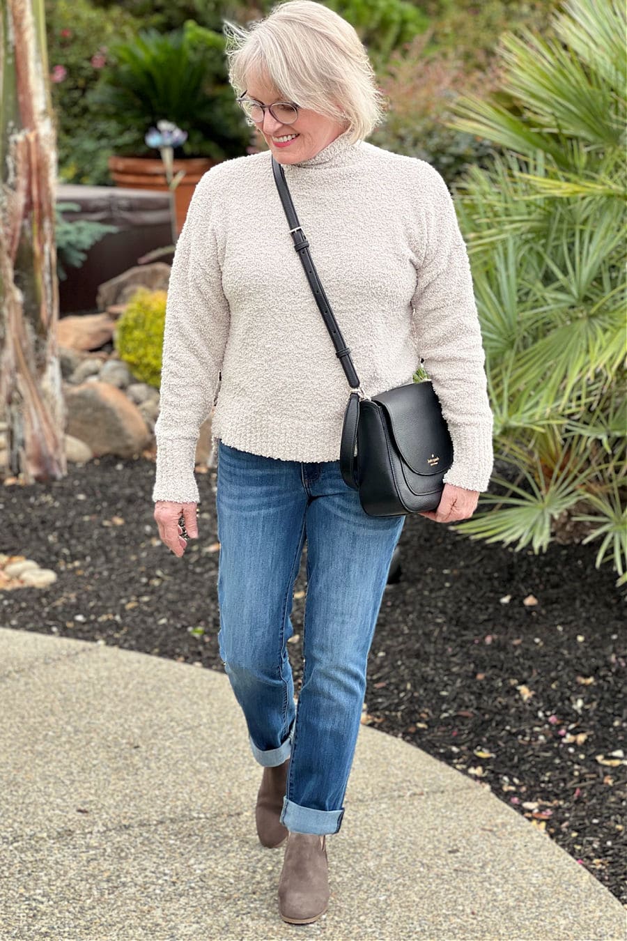 Jennifer Connolly of a Styled Life wears Nordstrom Rack cut jeans