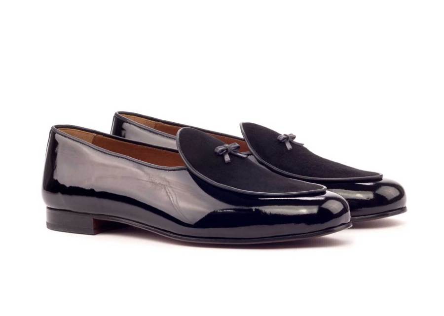 One pair of Belgian shoes in patent leather
